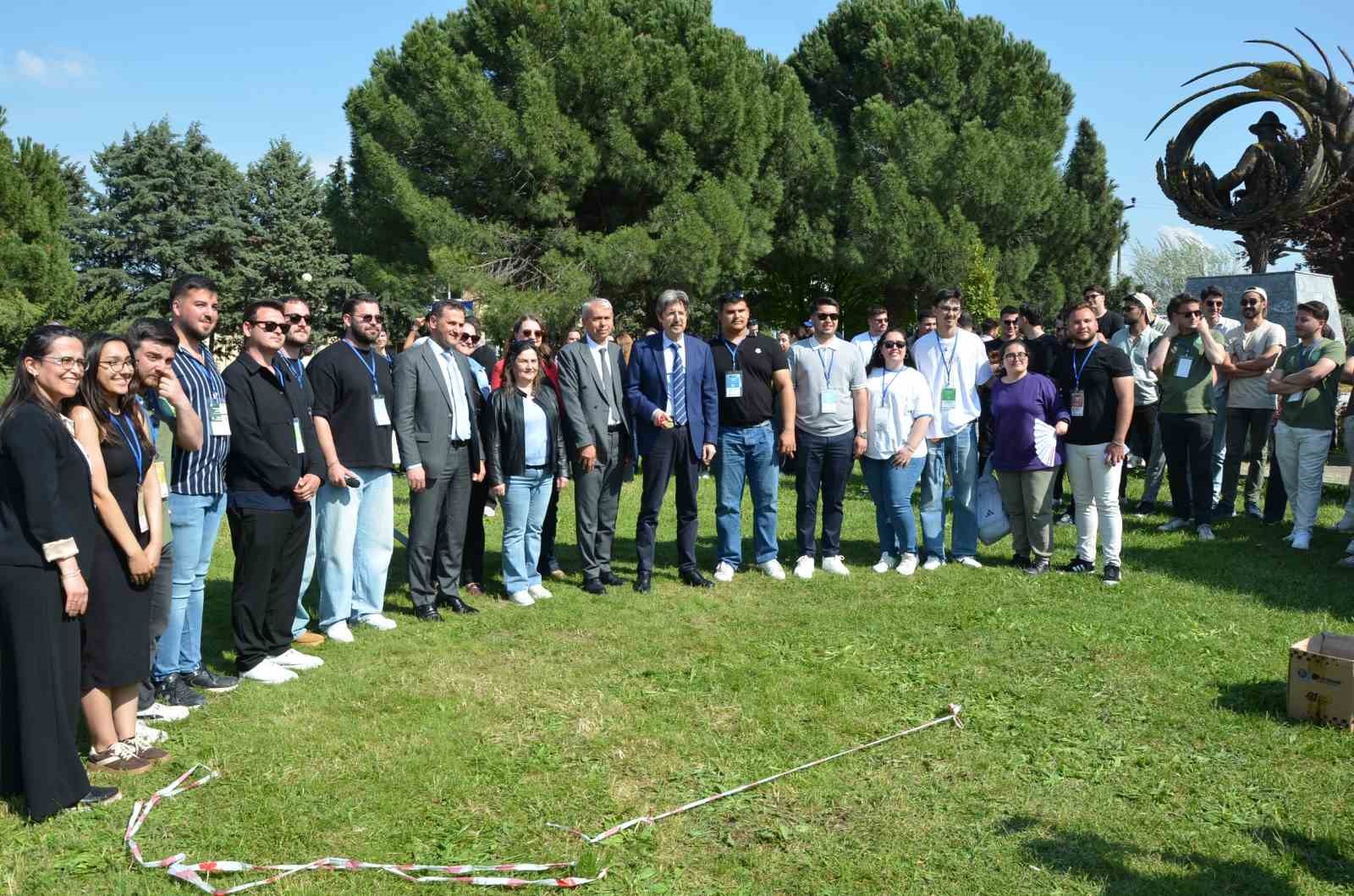 geleneksel tomurcuk senliginde ogrenciler doyasiya eglendi 2 yswgZUTi