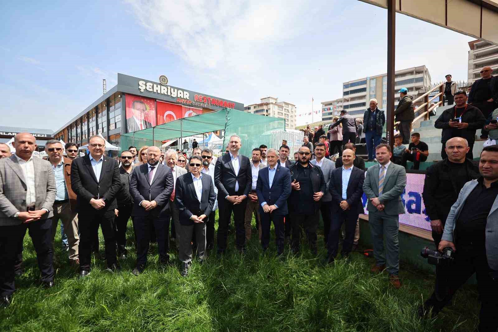 Geleneksel Yağlı Güreş Ligi, Gaziantep’te coşkuyla başladı 4 geleneksel yagli gures ligi gaziantepte coskuyla basladi 0 W1Hc8aBe