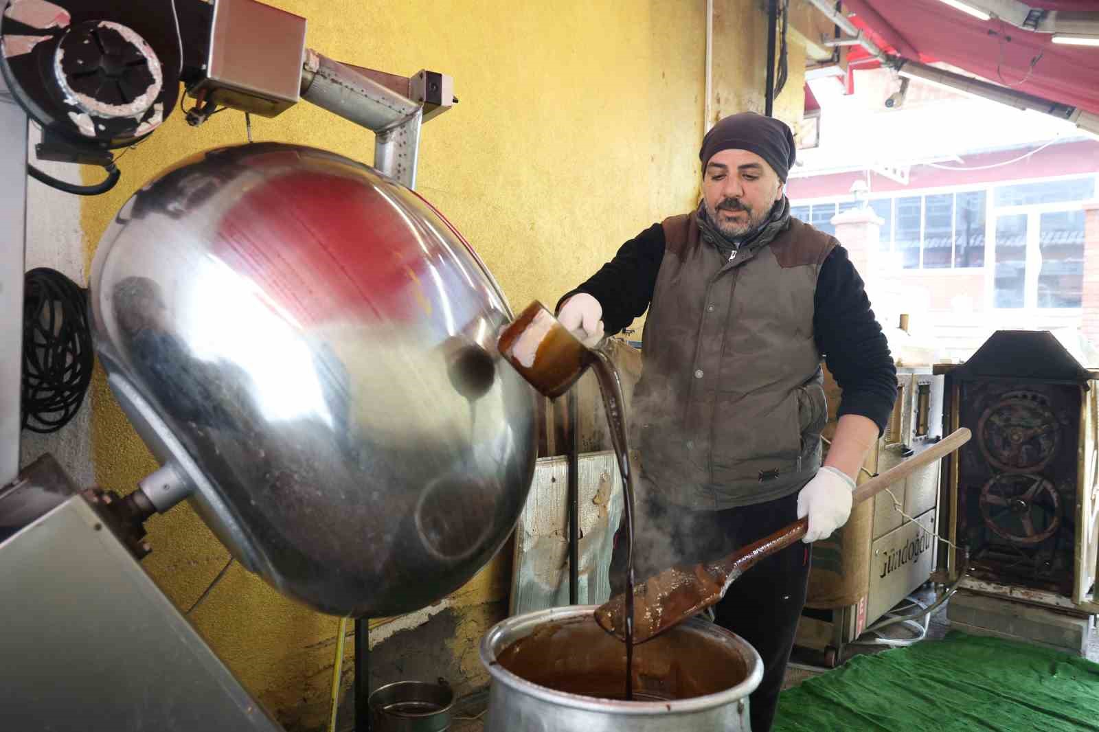 gelenekten yenilige turk kahveli badem sekeri 8 d1L9IP5T