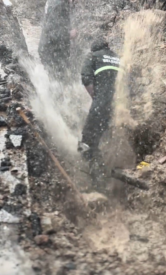 Gelibolu Belediyesinin çalışmasında güvenlik önlemi alınmadı, işçinin hayatı hiçe sayıldı 4 gelibolu belediyesinin calismasinda guvenlik onlemi alinmadi iscinin hayati hice sayildi 0 6wVcLDkC