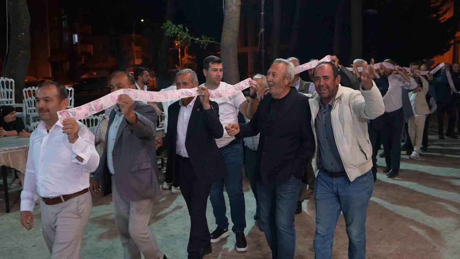 gelin ve damada 15 metrelik para kurdelesi 0 2GrTW4VL