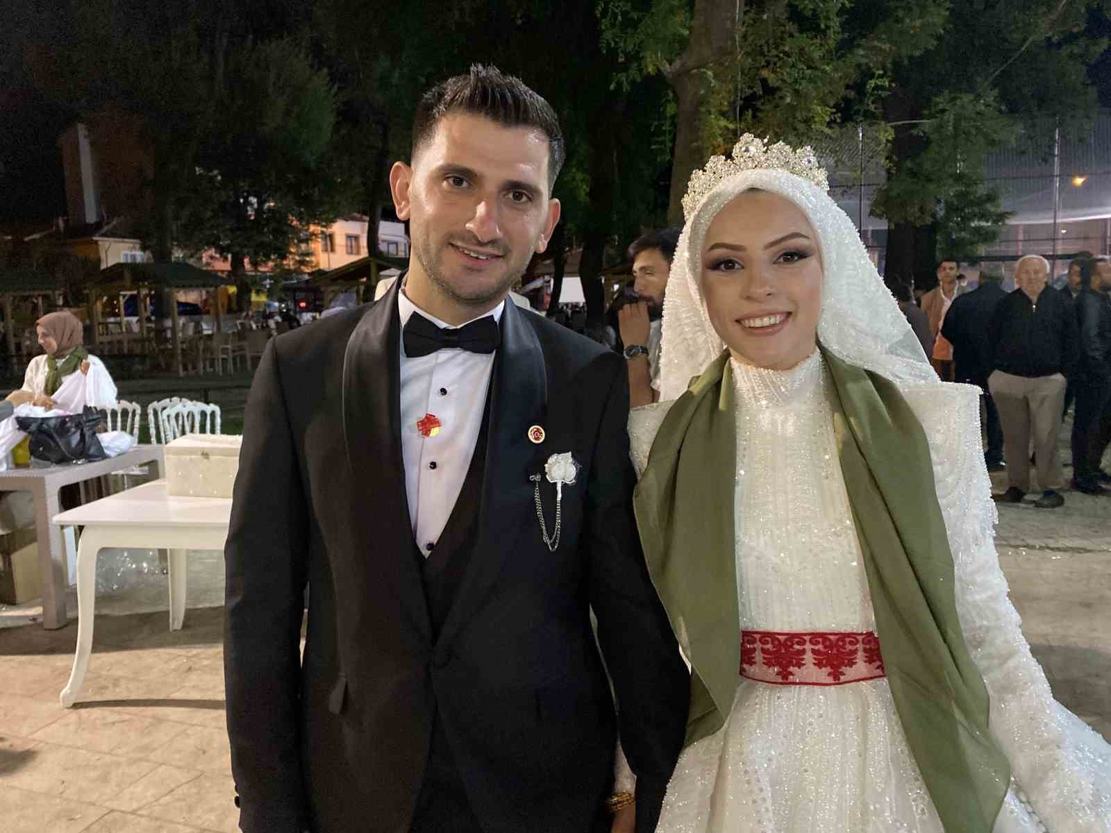 gelin ve damada 15 metrelik para kurdelesi 3 5tz14I6s