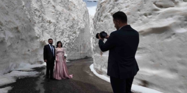 gelin-ve-damat-adayi-kar-tunelinde-fotograf-cekimi-yapti-W4bMqbUu.jpg