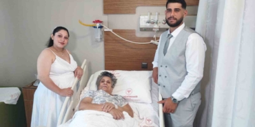 gelin-ve-damattan-anneyi-aglatan-ziyaret-e23l5Orn.jpg