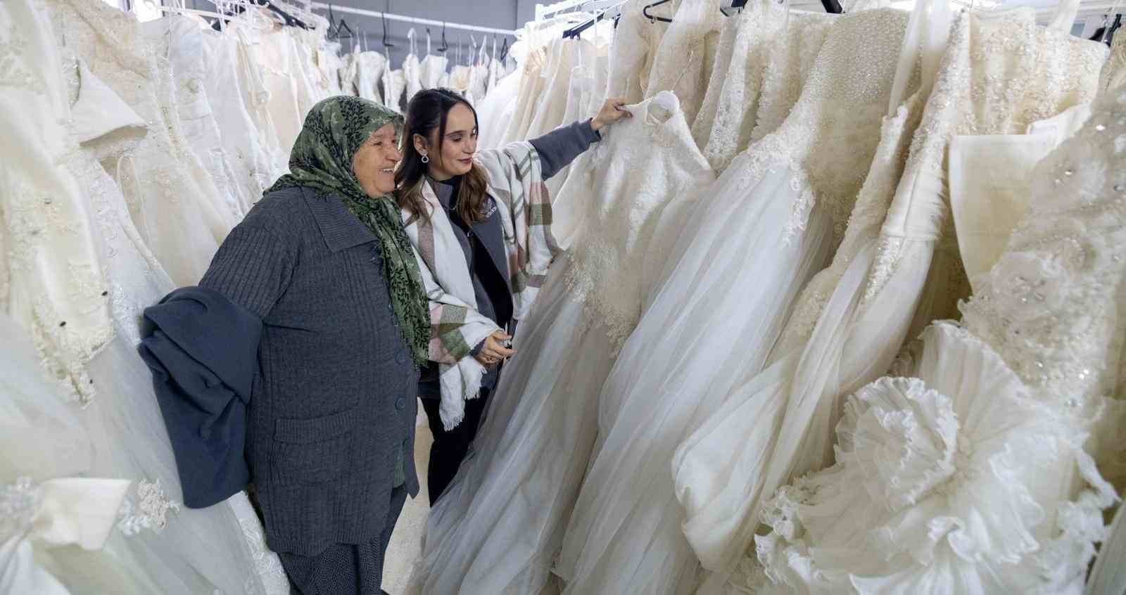 gelinlik hayali izmirde ucretsiz gercek oluyor 1 BzEZIfED