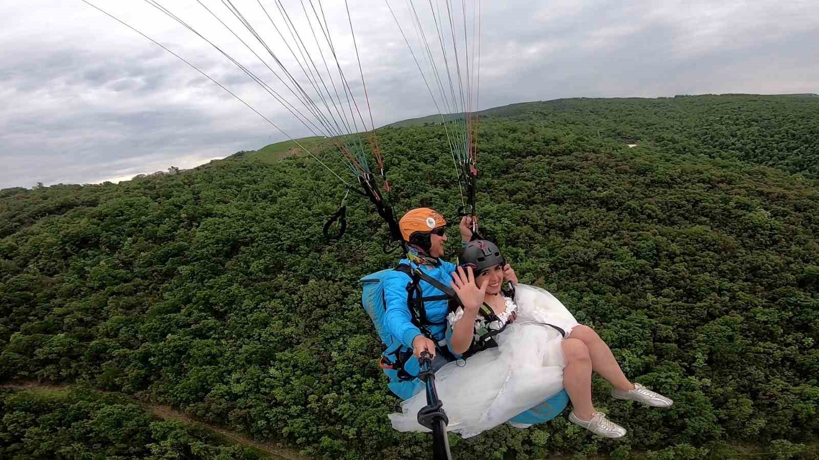 Gelinlikle gökyüzünde süzüldü, herkes damadı aradı... Gerçek ise sonradan ortaya çıktı 4 gelinlikle gokyuzunde suzuldu herkes damadi aradi gercek ise sonradan ortaya cikti 0 UmjaYRDq