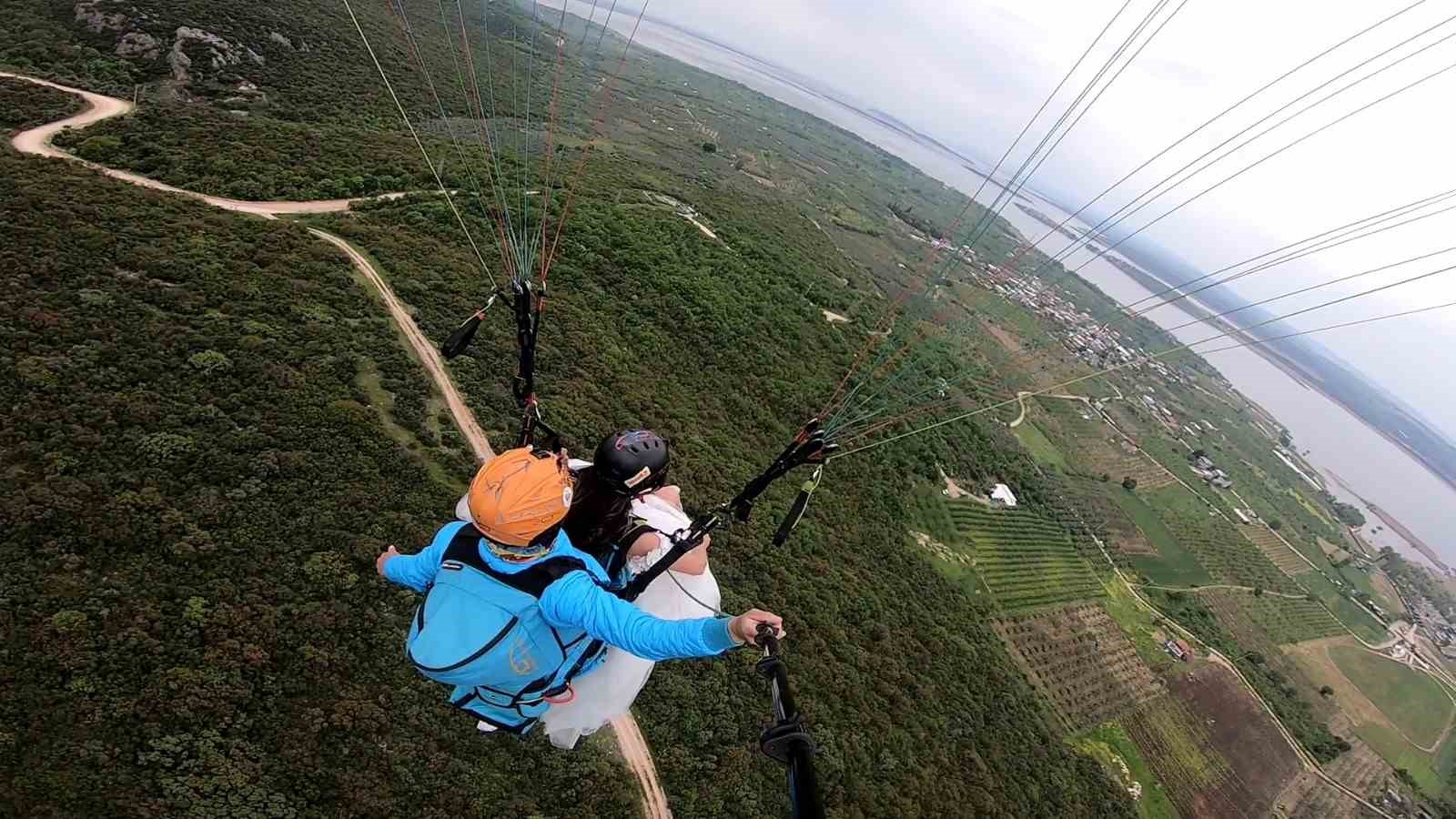 Gelinlikle gökyüzünde süzüldü, herkes damadı aradı... Gerçek ise sonradan ortaya çıktı 5 gelinlikle gokyuzunde suzuldu herkes damadi aradi gercek ise sonradan ortaya cikti 1 WVsQGtcP