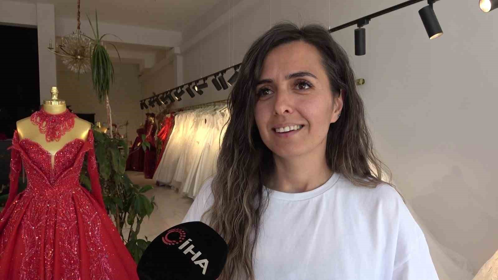 Gelinlikle gökyüzünde süzüldü, herkes damadı aradı... Gerçek ise sonradan ortaya çıktı 8 gelinlikle gokyuzunde suzuldu herkes damadi aradi gercek ise sonradan ortaya cikti 4 su7Y5tIh