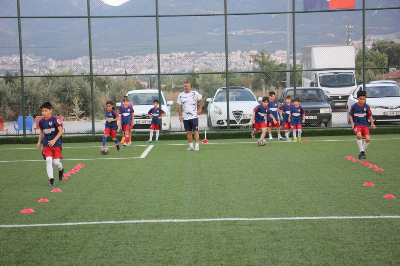 Gelişim Ligi’ne U14 ve U15 de katılacak olan Altınyıldız çalışmalara hız verdi 5 gelisim ligine u14 ve u15 de katilacak olan altinyildiz calismalara hiz verdi 1 plqqNqOl
