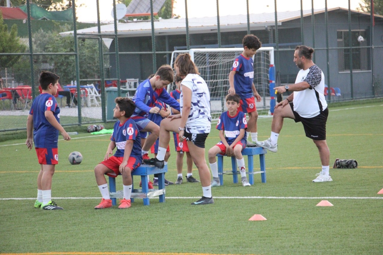 Gelişim Ligi’ne U14 ve U15 de katılacak olan Altınyıldız çalışmalara hız verdi 6 gelisim ligine u14 ve u15 de katilacak olan altinyildiz calismalara hiz verdi 2 wnvgbN4M