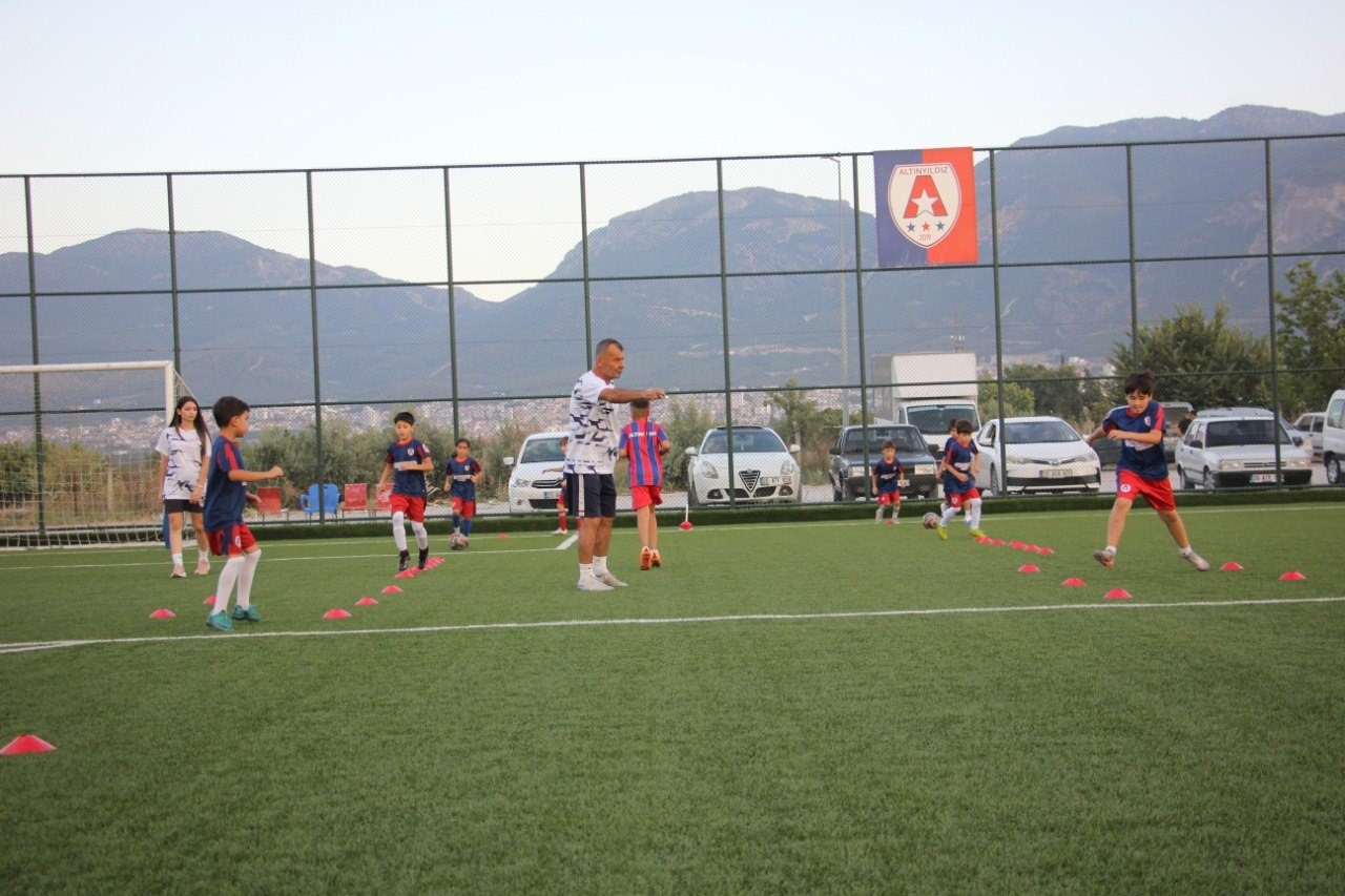 Gelişim Ligi’ne U14 ve U15 de katılacak olan Altınyıldız çalışmalara hız verdi 7 gelisim ligine u14 ve u15 de katilacak olan altinyildiz calismalara hiz verdi 3 fLyD6vzL