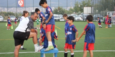 gelisim-ligine-u14-ve-u15-de-katilacak-olan-altinyildiz-calismalara-hiz-verdi-dJaDvOi5.jpg