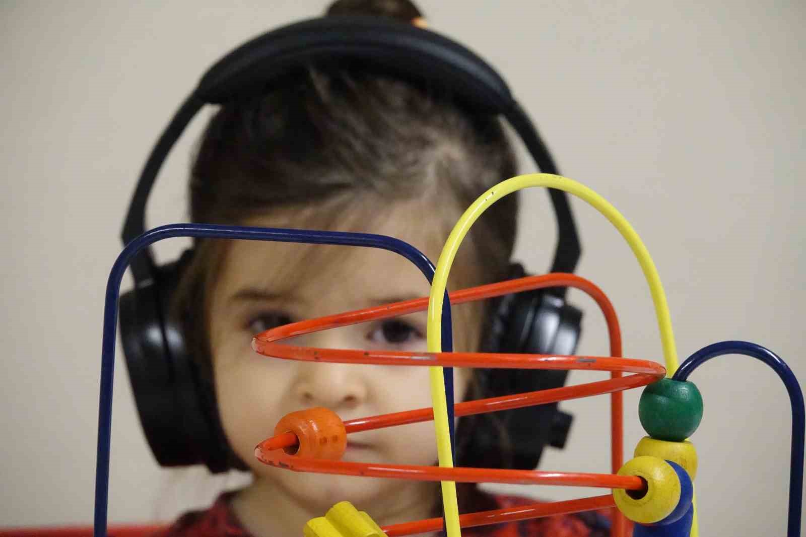 gelistirdigi muzik temelli yontem otizmde yuzde 25 oraninda pozitif gelisim sagladi 0 F5HR8YjL