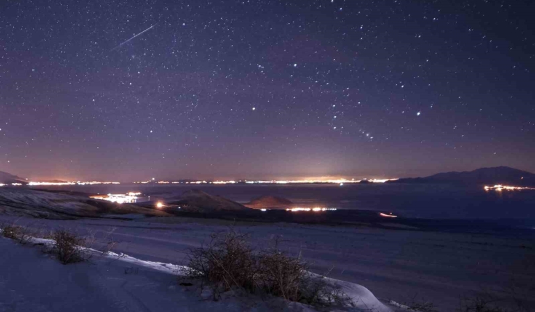geminid-meteorlari-bitliste-kartpostallik-manzaralar-olusturdu-jQsfe1KP.jpg