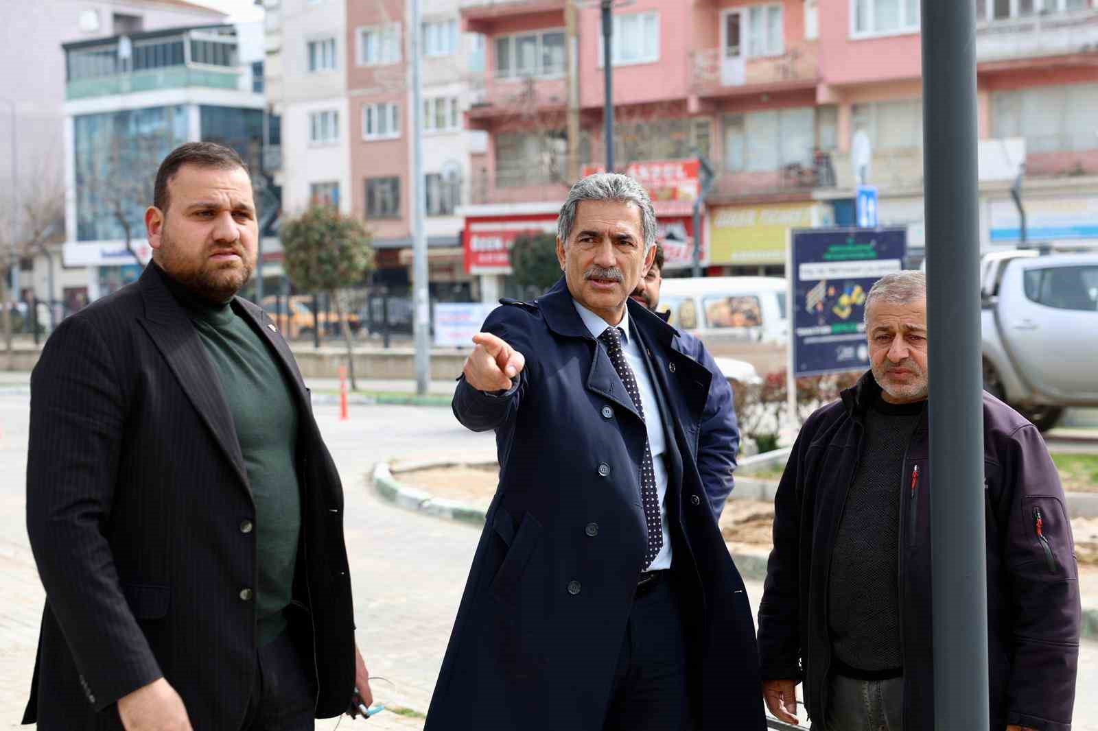 Gemlik Belediyesi’nden çarşı meydanında düzenleme çalışması 5 gemlik belediyesinden carsi meydaninda duzenleme calismasi 1 TJAtEHWu