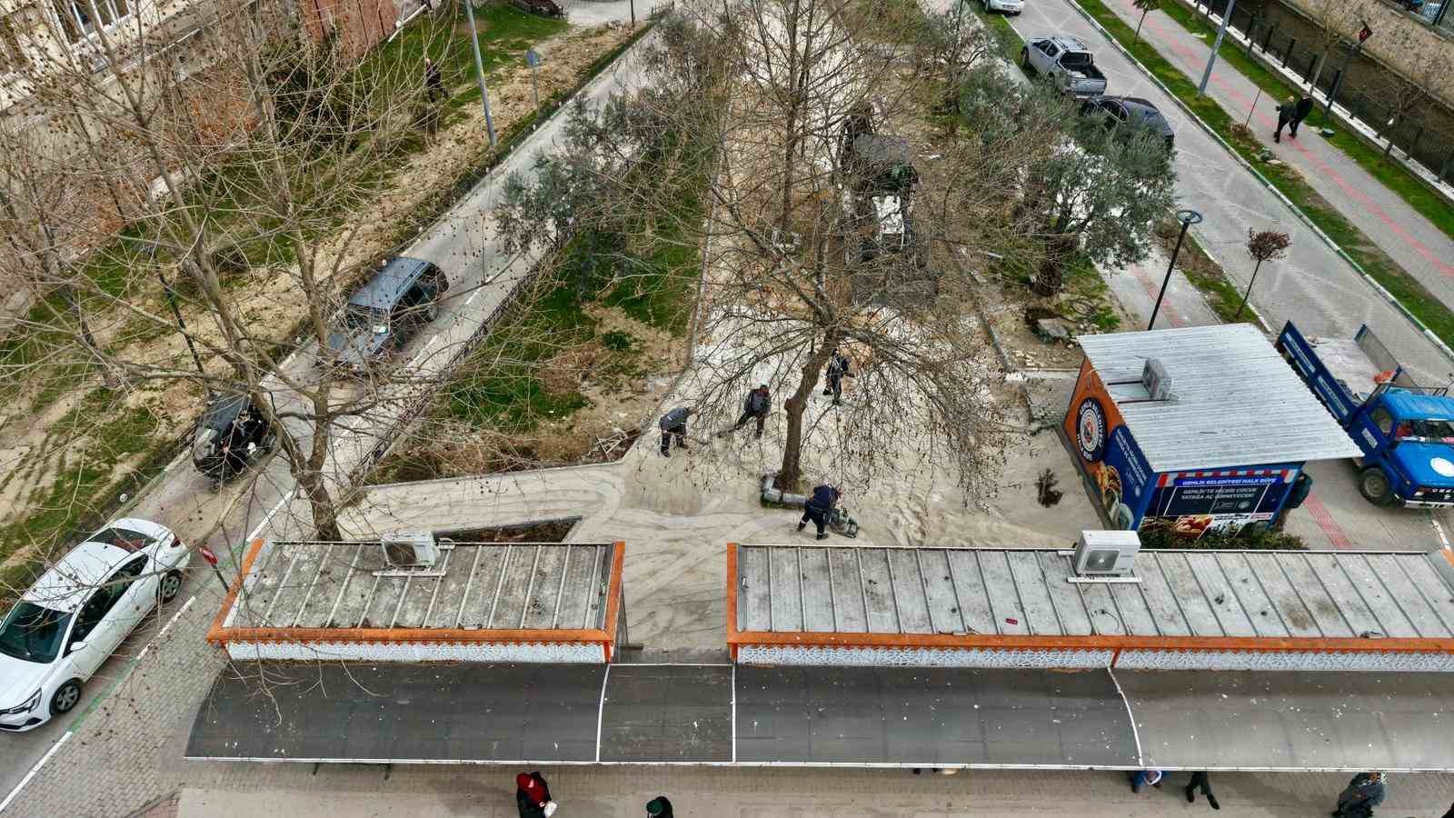 Gemlik Belediyesi’nden çarşı meydanında düzenleme çalışması 6 gemlik belediyesinden carsi meydaninda duzenleme calismasi 2 ROMldcuq