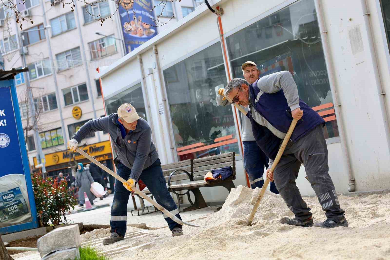 Gemlik Belediyesi’nden çarşı meydanında düzenleme çalışması 7 gemlik belediyesinden carsi meydaninda duzenleme calismasi 3 E89qtMQF