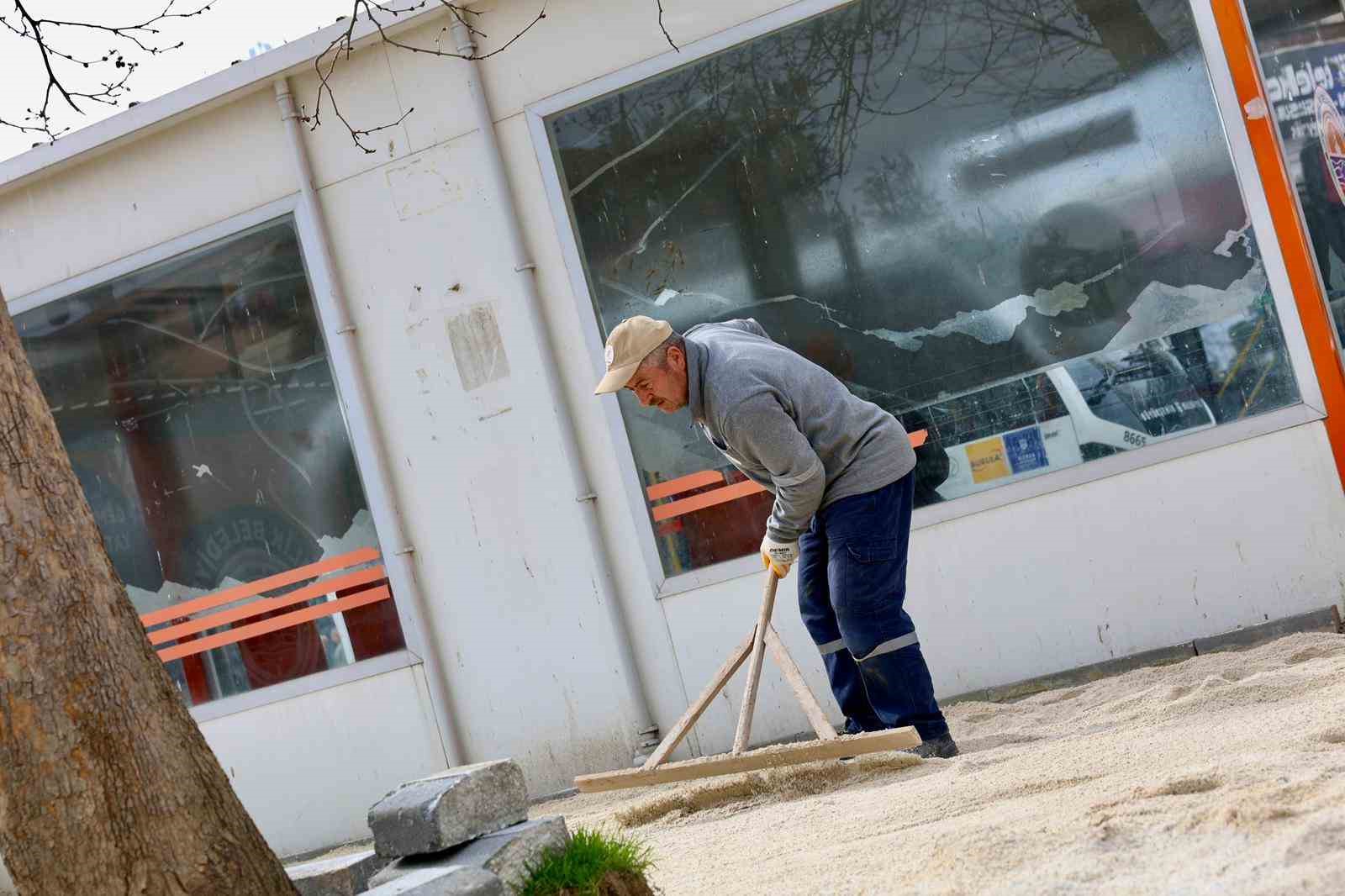 Gemlik Belediyesi’nden çarşı meydanında düzenleme çalışması 8 gemlik belediyesinden carsi meydaninda duzenleme calismasi 4 pLRMAGW3