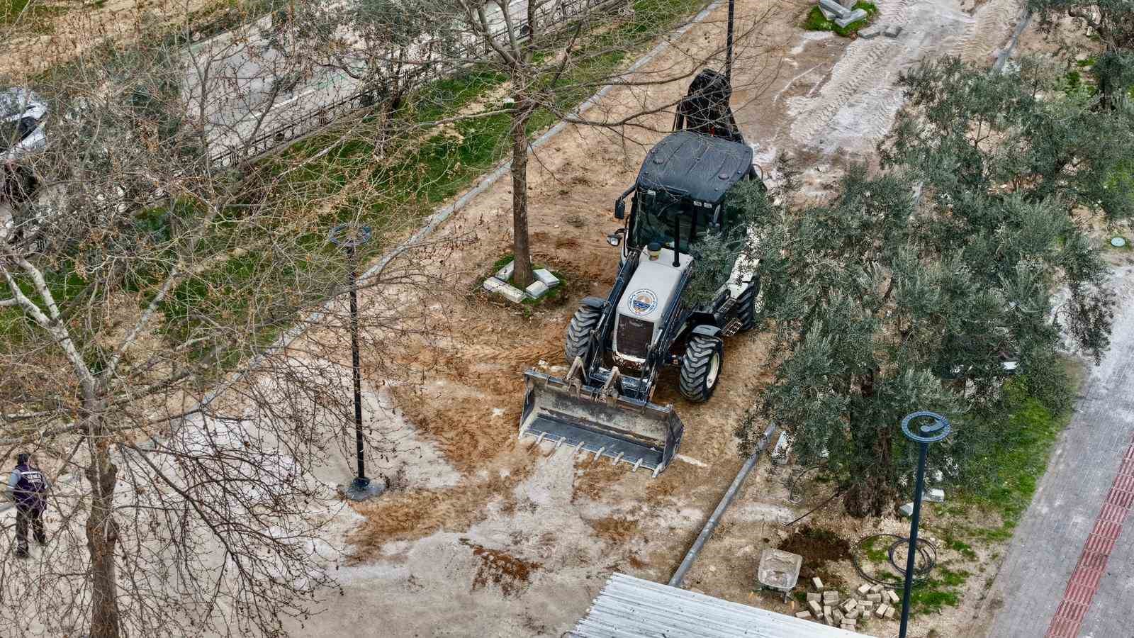 Gemlik Belediyesi’nden çarşı meydanında düzenleme çalışması 10 gemlik belediyesinden carsi meydaninda duzenleme calismasi 6