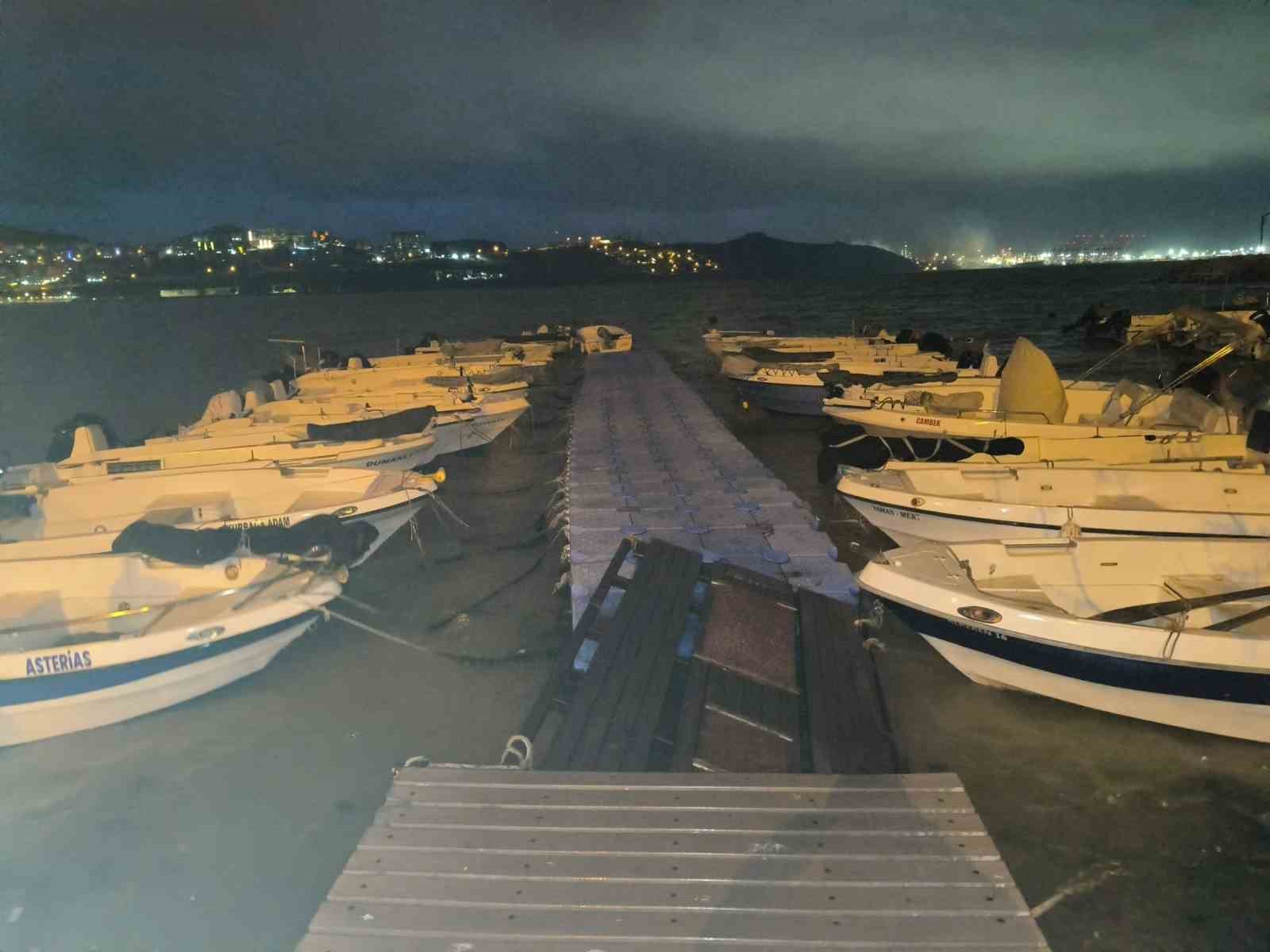 gemlik ve kumlayi lodos vurdu cok sayida tekne batti 1 Mtz9ziSD