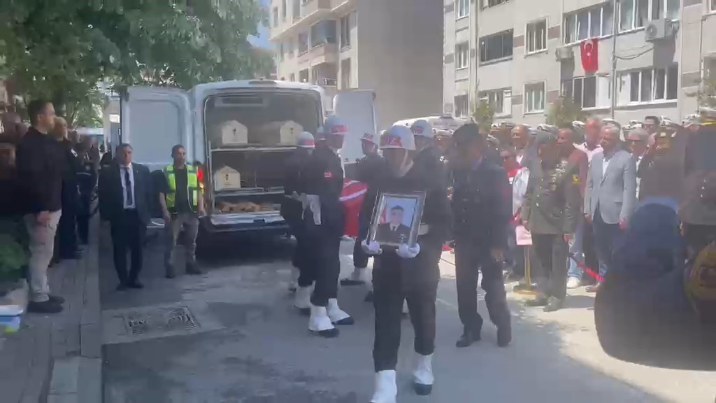 gemlikli astsubay son yolculuguna ugurlandi 4 tAXiDDmh