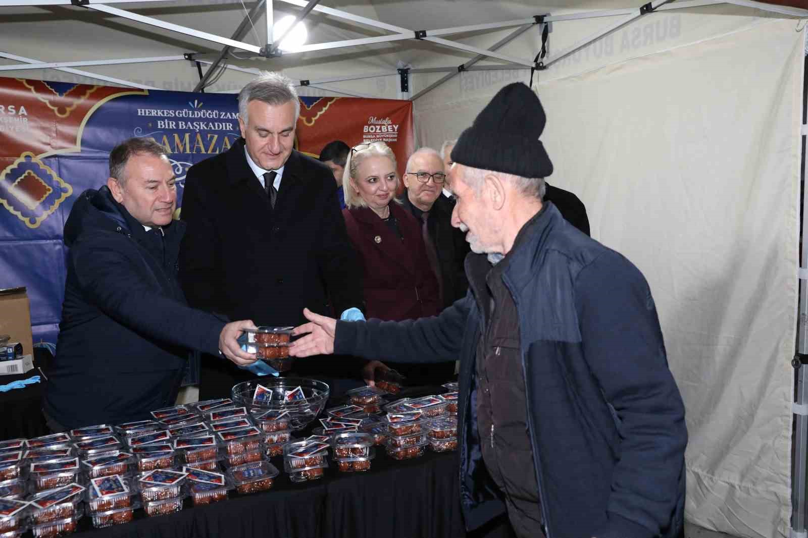 gemlikliler dayanisma sofrasinda bulustu 2 qyHbyZdi