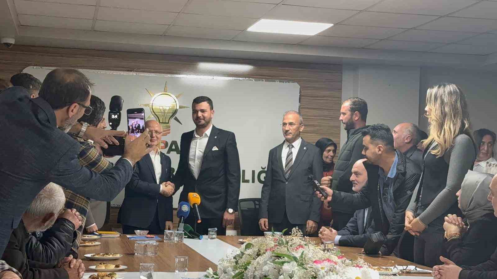 gemlikte ak partiye 800 yeni uye katildi 0 AZIVfRjI
