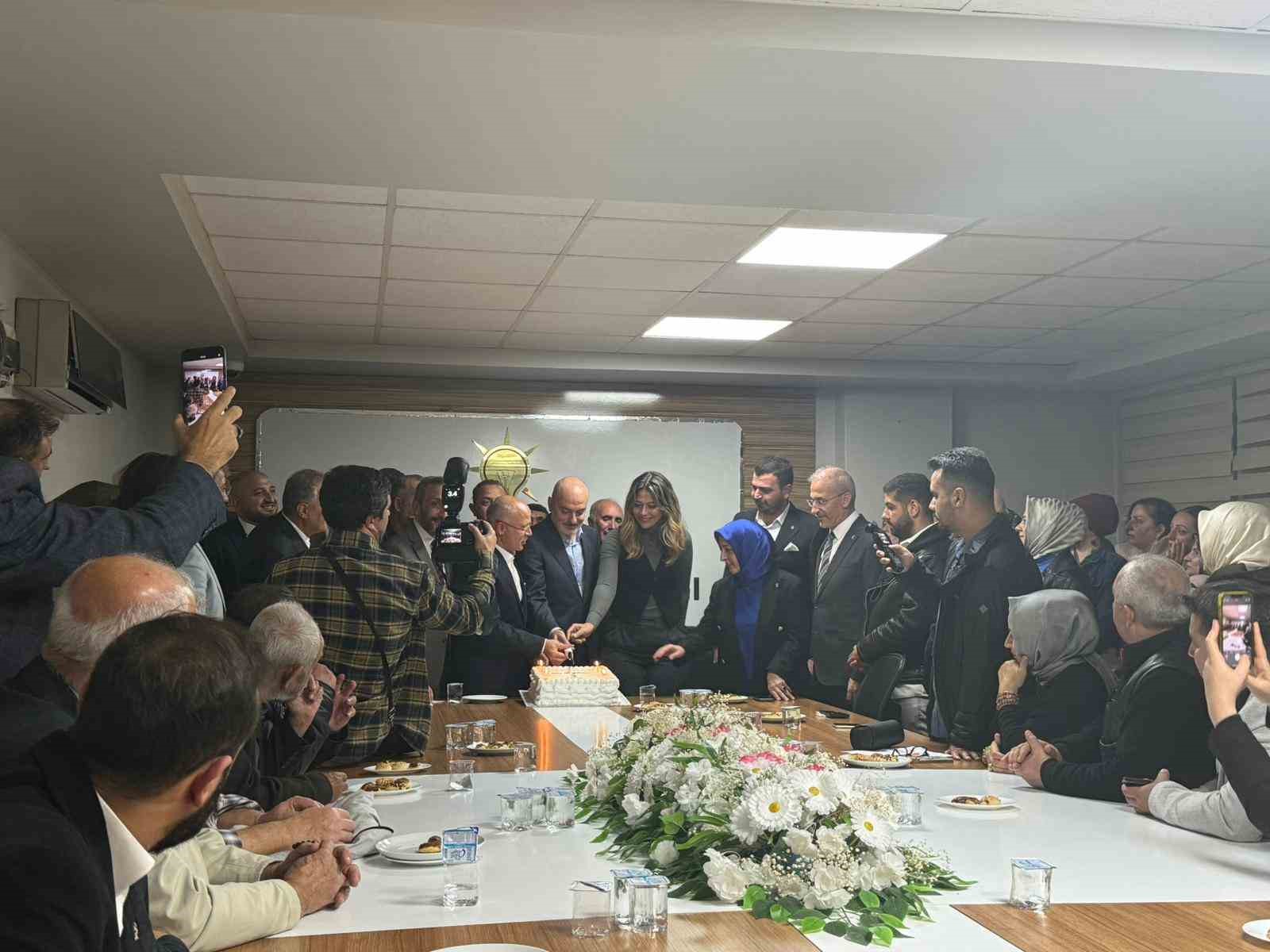 gemlikte ak partiye 800 yeni uye katildi 1 hVzRFW3J