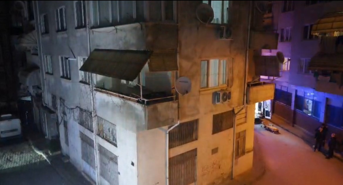 gemlikte hasarli apartman tahliye edildi sokak trafige kapatildi 0 evAvny1s