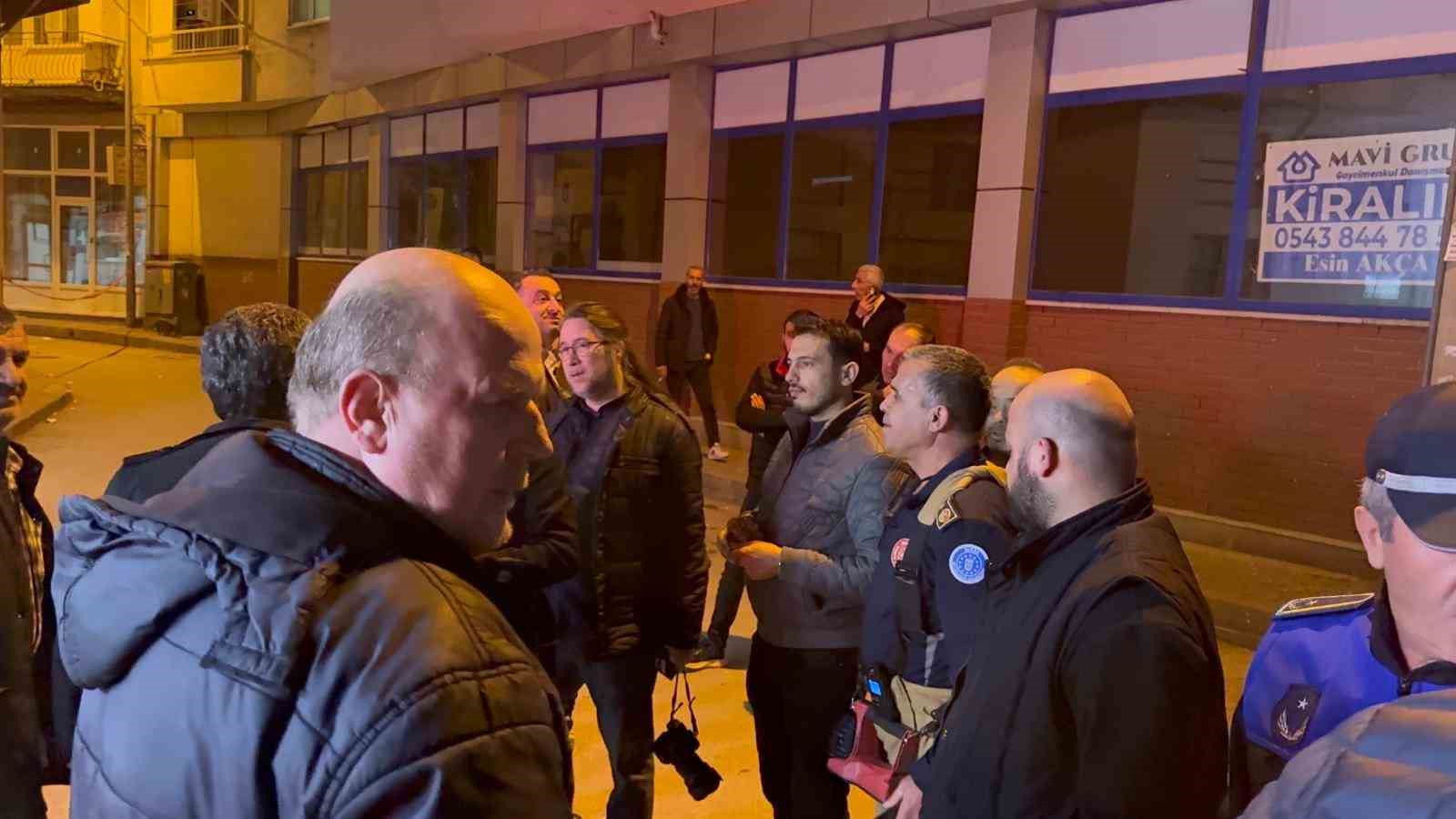 gemlikte hasarli apartman tahliye edildi sokak trafige kapatildi 2 NTHj2Tij