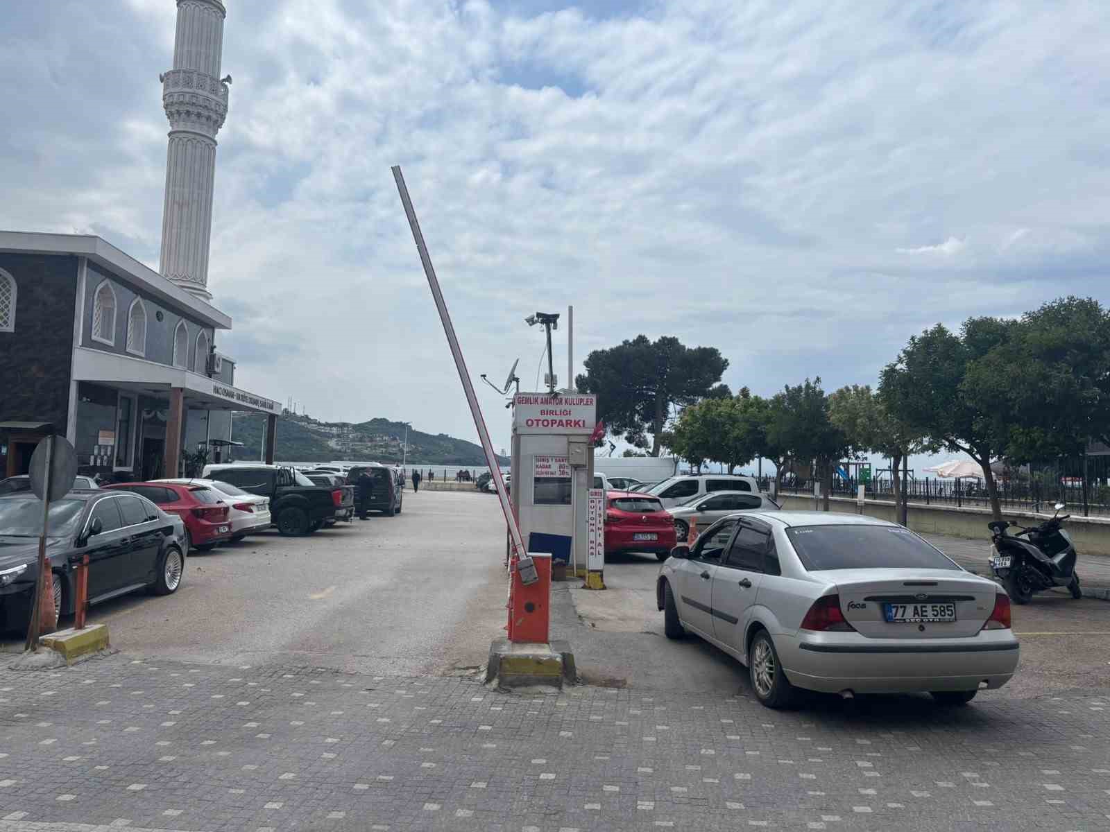 gemlikte isgal edilen otopark ve tuvaletlere kaymakamlik mudahalesi 1 S8MkEfui