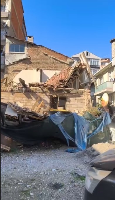 Gemlik’te metrik bina çöktü 5 gemlikte metrik bina coktu 1 X5BGnH1Y