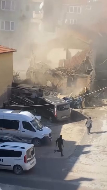 Gemlik’te metrik bina çöktü 6 gemlikte metrik bina coktu 2 Kzi78MOB