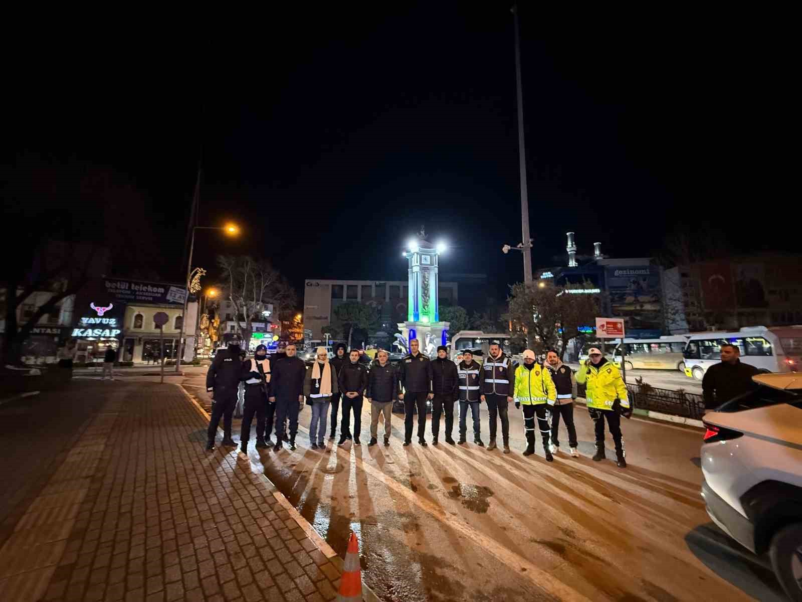 gemlikte protokol uyeleri yeni yila sahada girdi 0