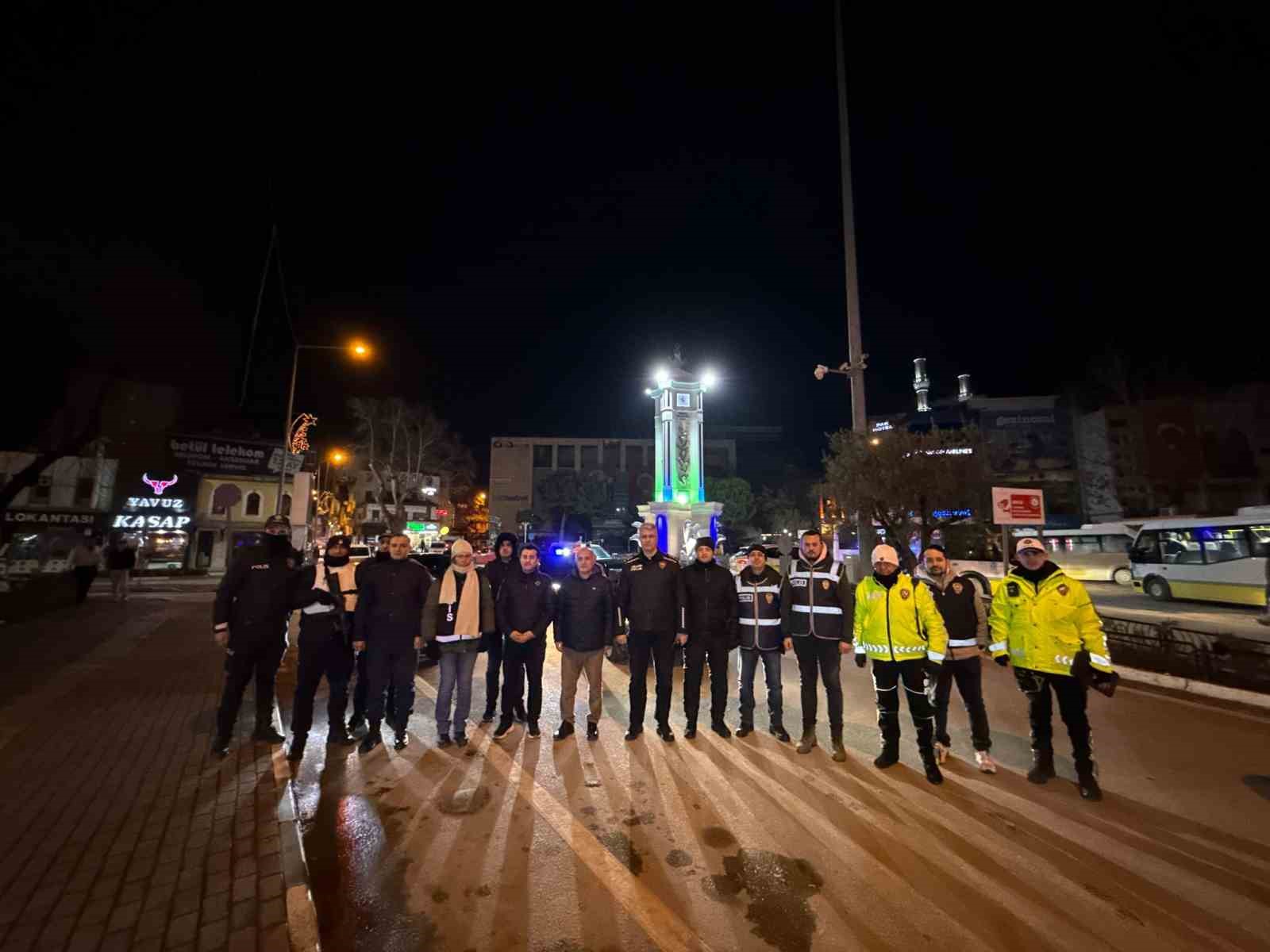 gemlikte protokol uyeleri yeni yila sahada girdi 2 SzfeLAMX