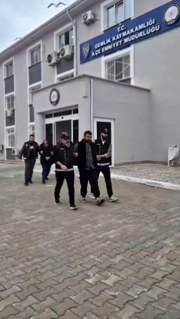 gemlikte uyusturucu operasyonu 2 zanli adliyeye sevk edildi 2 JHPun4Lg