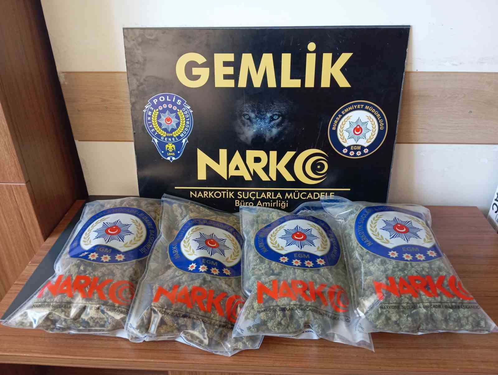 gemlikte uyusturucu tacirlerine operasyon 0 P2qbTHGR