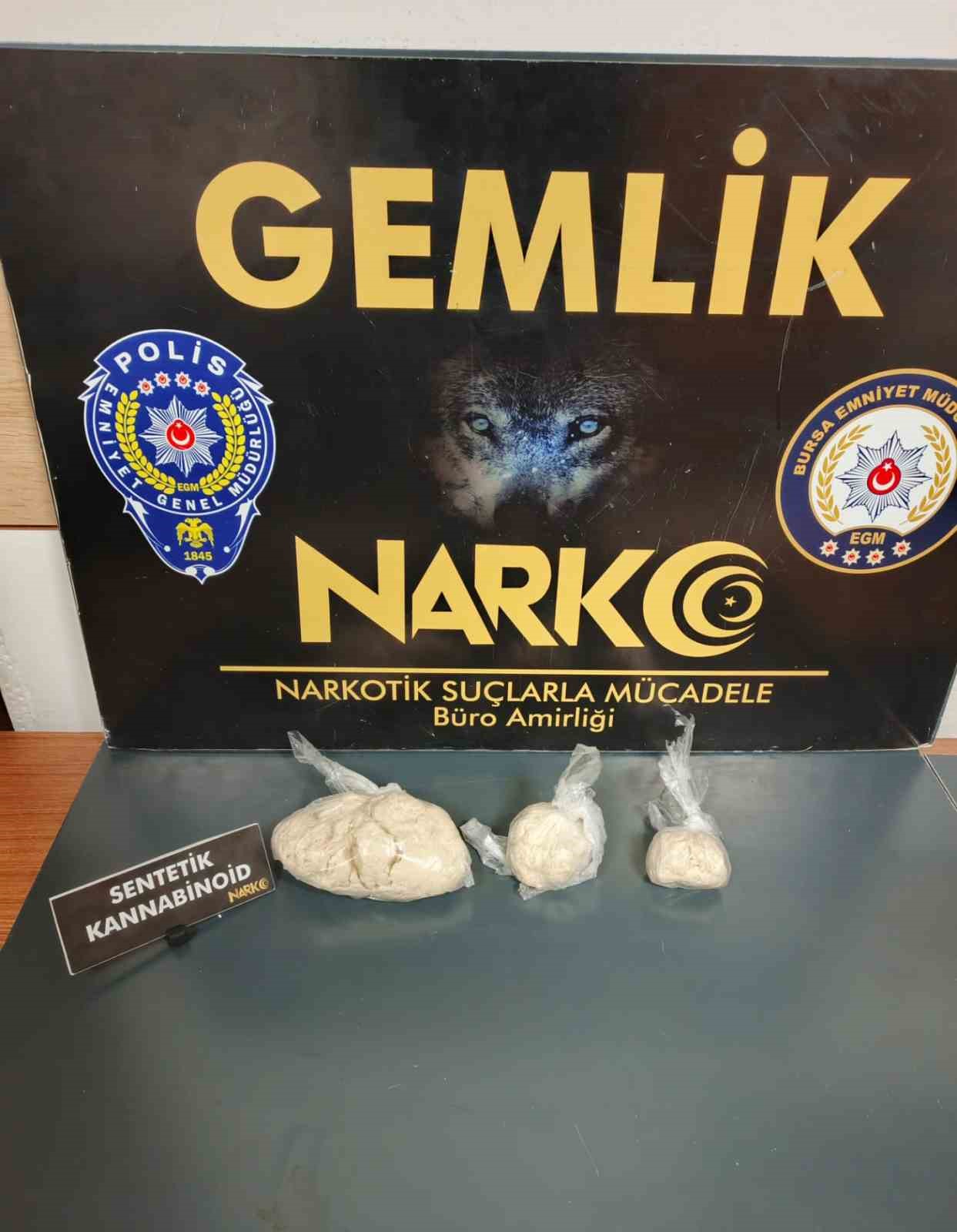 gemlikte uyusturucu tacirlerine operasyon 6 XXFNAZNv