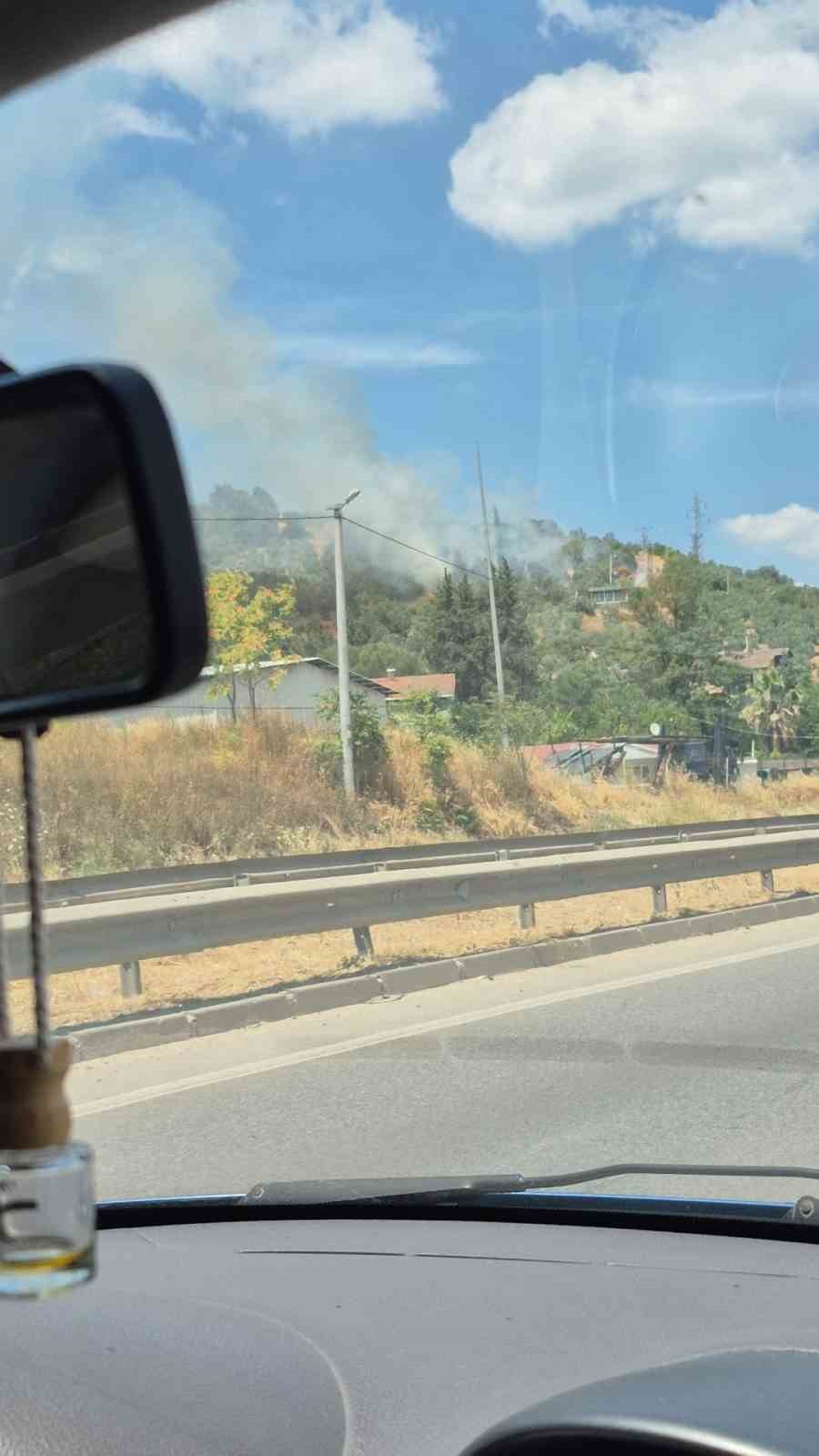 Gemlik’te zeytinlik alanda çıkan yangın kontrol altına alındı 5 gemlikte zeytinlik alanda cikan yangin kontrol altina alindi 1 mMhJpnnd