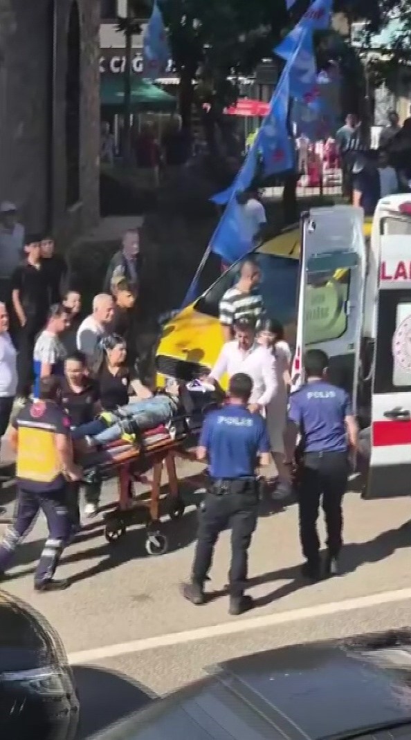 genc avukat taksinin altinda kaldi cok sayida kisi cikarmak icin seferber oldu 2