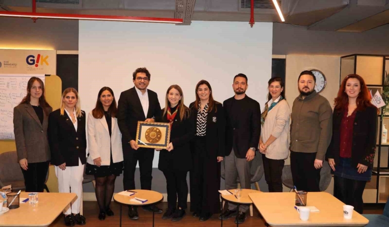 genc-ihracatcilar-gelecegin-yatirim-ekosistemine-hazirlaniyor-ZVphOxhI.jpg