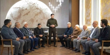 genc-is-insani-kizilguneyden-bayram-mesaji-TZaDLVda.jpg