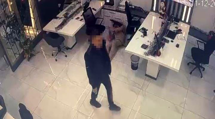 genc kadin toplanti icin bekledigi dayisinin silahindan cikan kursunlarla hayatini kaybetmis 1 tKj5Ycln