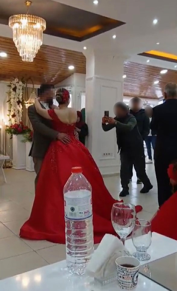 Genç kadın ve babasının ölümünü getiren nişandan geriye dans videosu kaldı 7 genc kadin ve babasinin olumunu getiren nisandan geriye dans videosu kaldi 3 9jmXzBlK