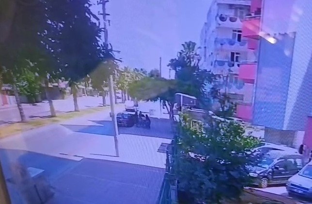 genc kadini cocugunun yaninda hem dovduler hem de videoya cektiler 1 79vqm6gU