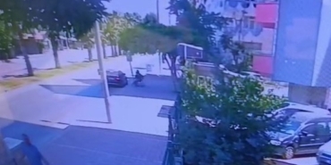 genc-kadini-cocugunun-yaninda-hem-dovduler-hem-de-videoya-cektiler-gKrsj2zi.jpg