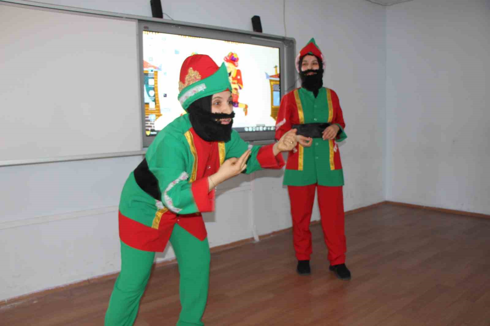 genc kadinlar karagoz ile hacivat olup k bede hacilar ilahisini isaret diliyle sahneledi 1 KDZB7PaD