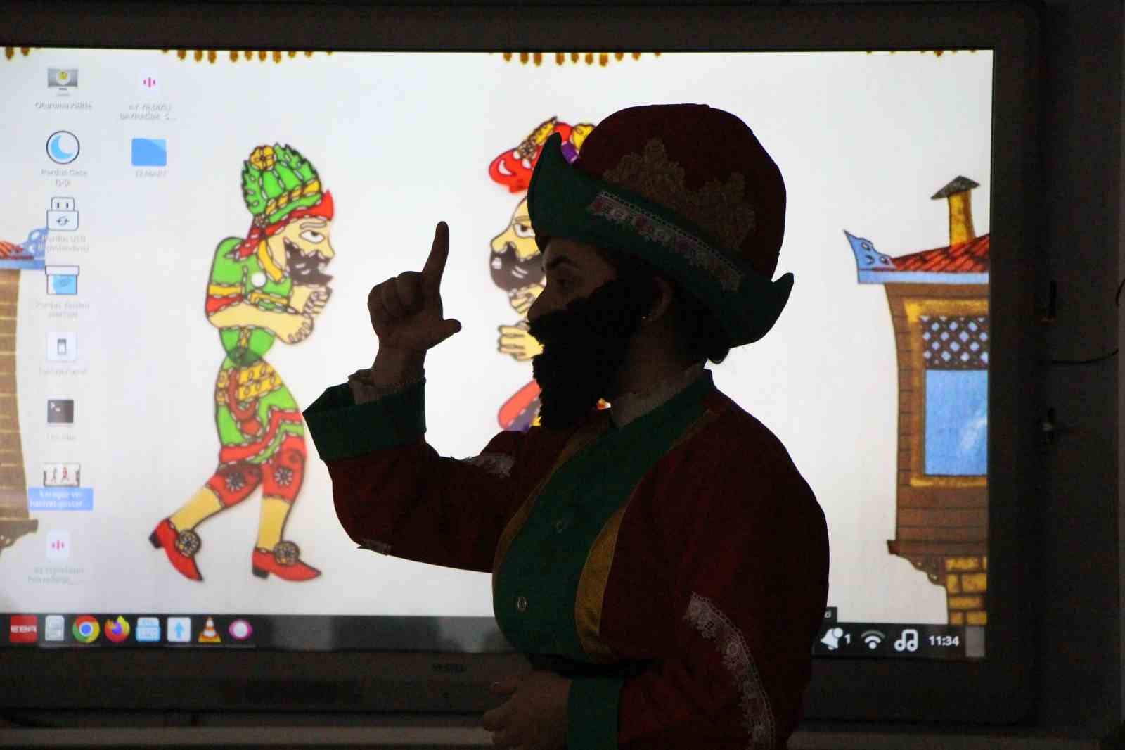 genc kadinlar karagoz ile hacivat olup k bede hacilar ilahisini isaret diliyle sahneledi 4 HreatX5f