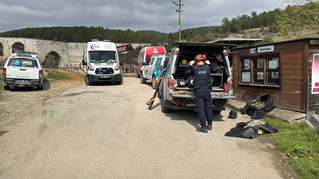 genc kiz 80 metre yuksekligindeki cam terastan kendini bosluga birakti 4 KIhfcBu7