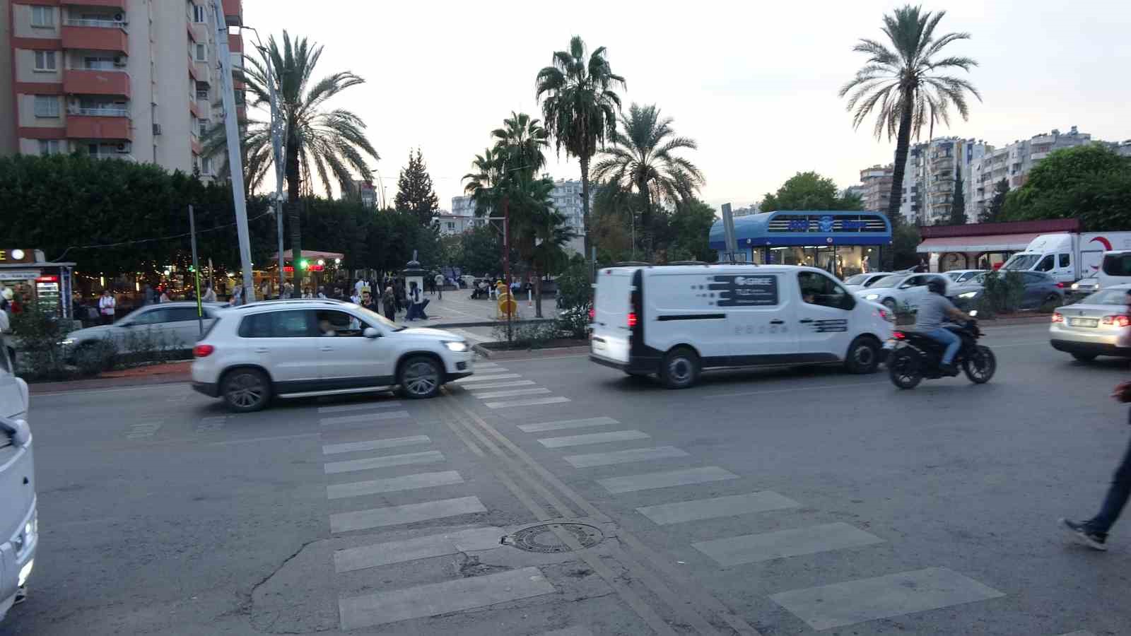 genc kiz ezilmekten son anda kurtuldu 1 nWqZytCJ